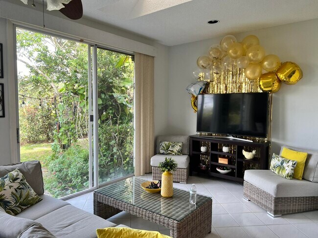 Building Photo - 6787 Via Regina