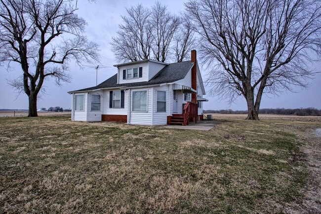 Building Photo - Charming Country Home on Acreage off Highw...