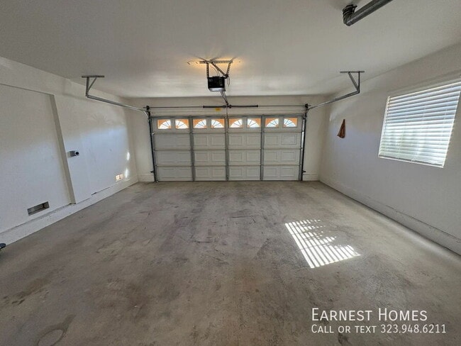 Building Photo - 12015 Stone Gate Way