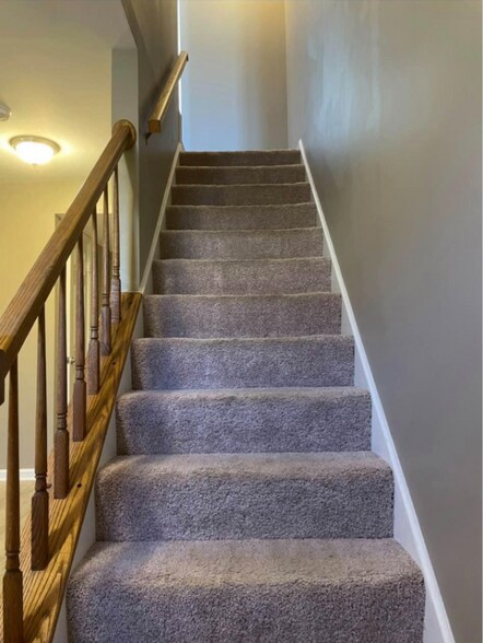 Building Photo - 204 Rolling Hill Ct