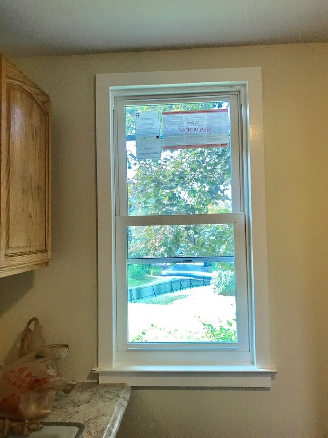 Building Photo - 1431 Bank St