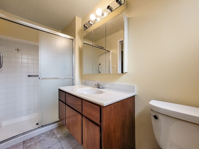 Building Photo - Charming Rambler with Abundant Natural Lig...