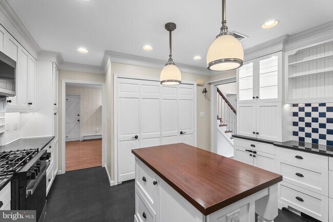 Building Photo - 9102 Volunteer Dr