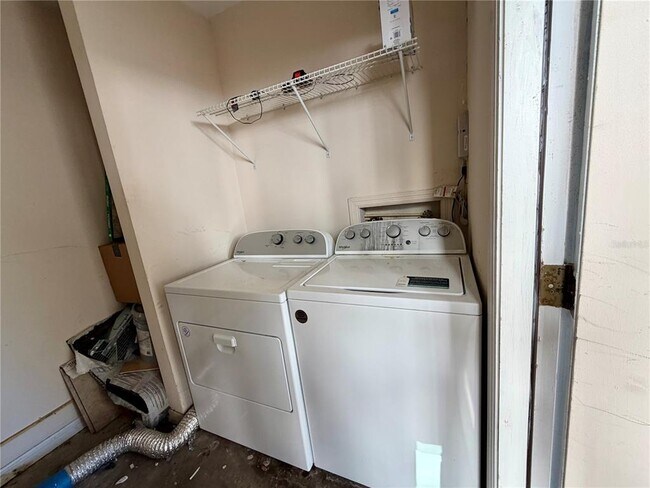 Building Photo - 5502 S Elkins Ave