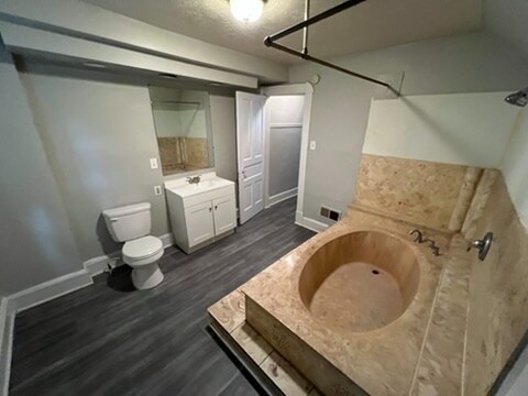 Building Photo - 1031 W 33rd St