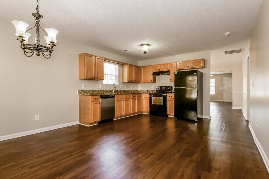 Building Photo - 717 Douglass Cir