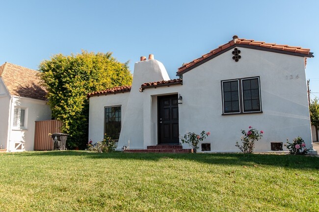 Primary Photo - Amazing 3 bed 2.5 bath single family house...