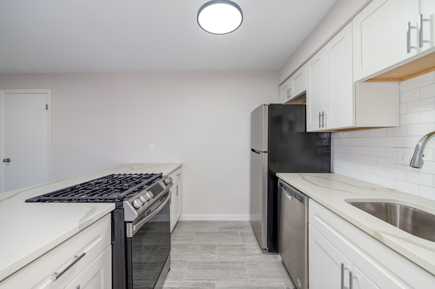 Building Photo - The Oaks Apartments