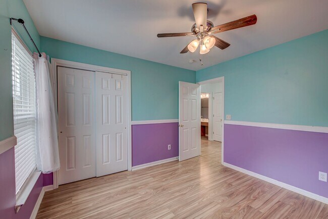 Building Photo - 208 Woodbrook Way