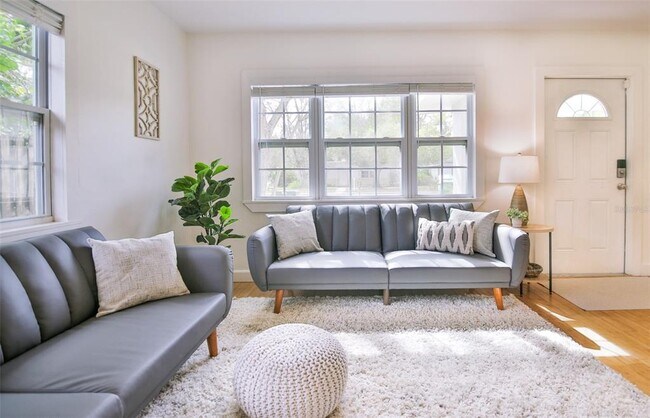 Building Photo - 2181 Hyde Park St