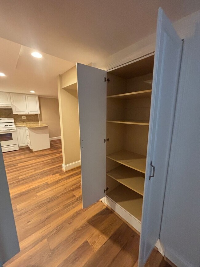 Building Photo - 3479 Overbrook Dr