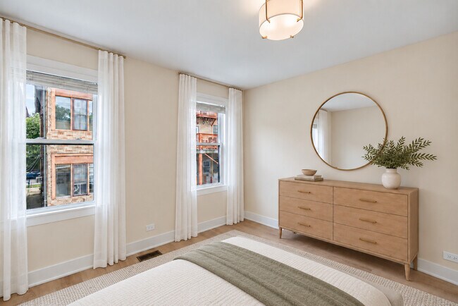 Building Photo - 1328 W Nelson St