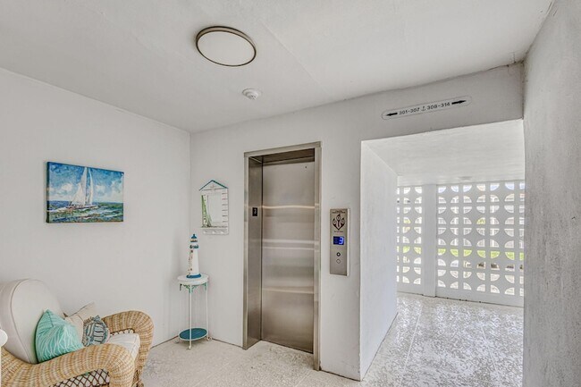 Building Photo - 100 Shore Ct