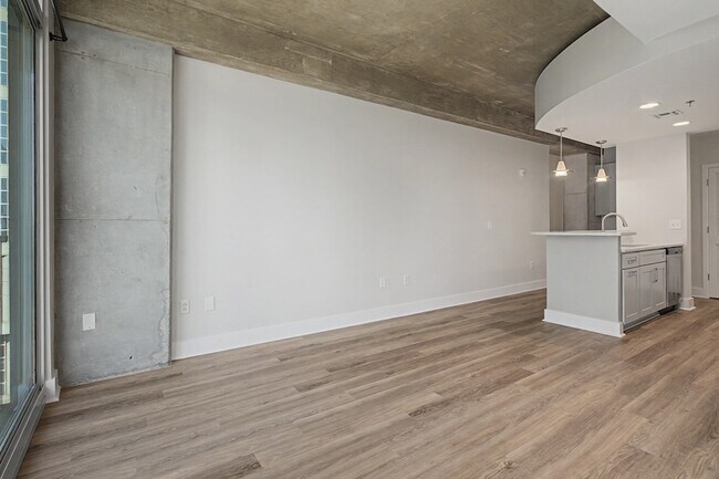 Building Photo - 415 Church St