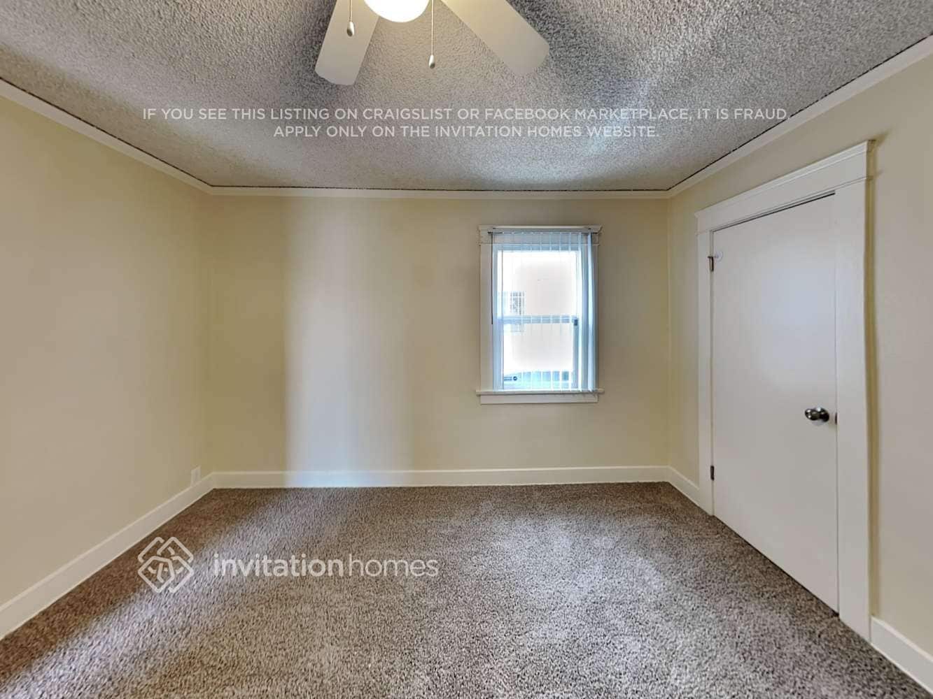 Building Photo - 2048 W 65th Pl