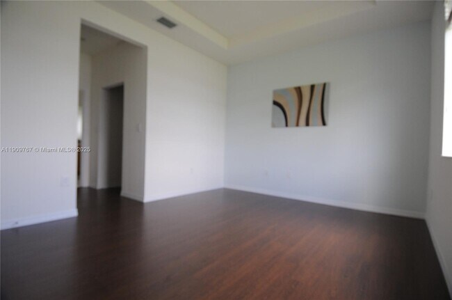 Building Photo - 2173 SE 2nd St