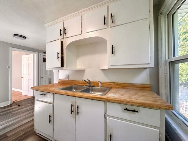 Building Photo - 2532 Maffett St