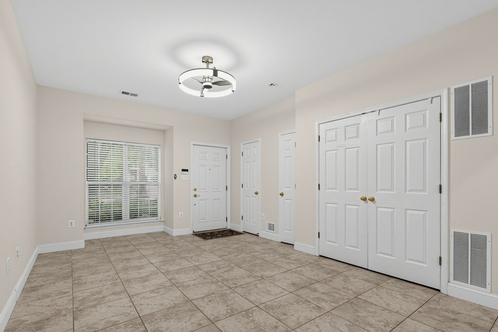 Building Photo - 2420 Dew Meadow Ct