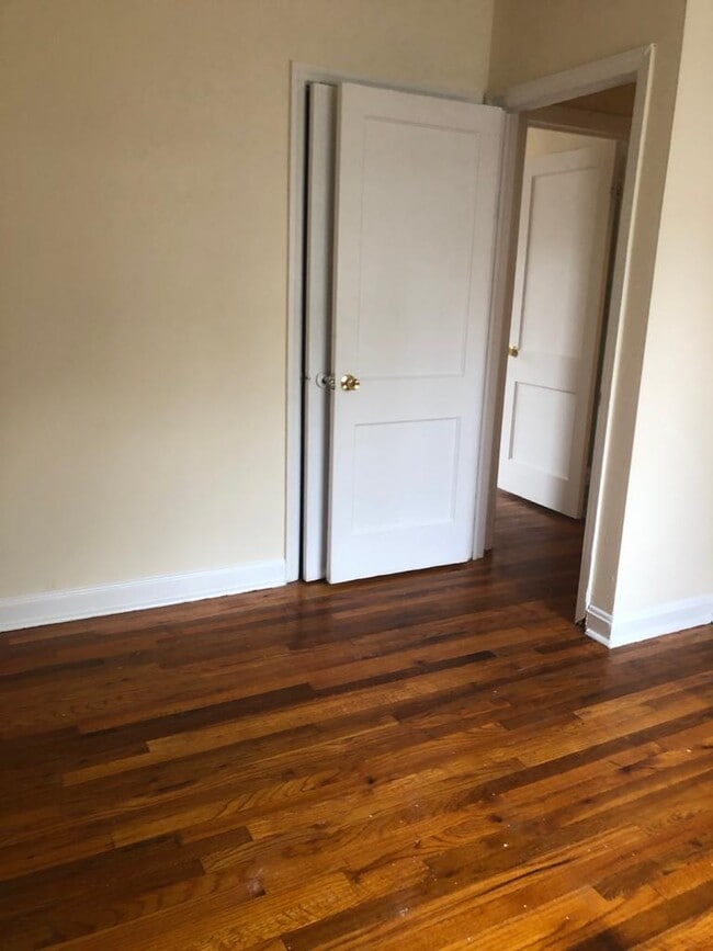 Building Photo - 957 William St