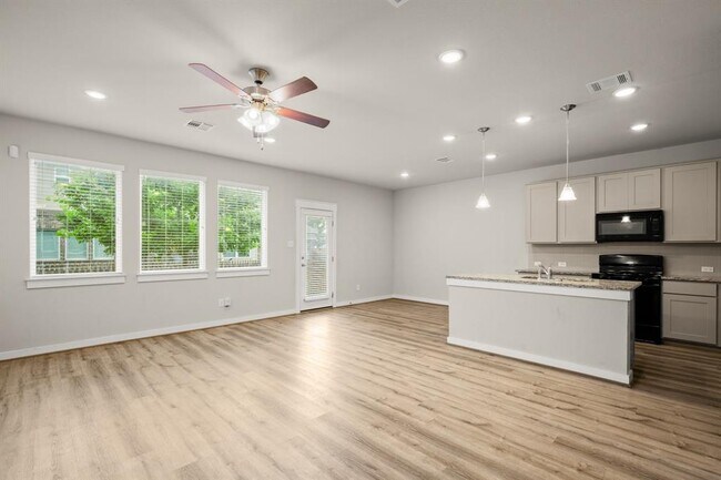 Building Photo - 602 Caterpillar Ln