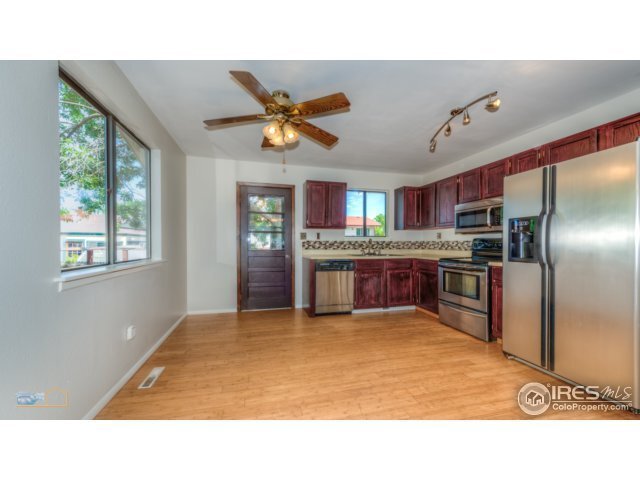 Building Photo - 4 bedroom Solid Brick Ranch in NW Longmont!