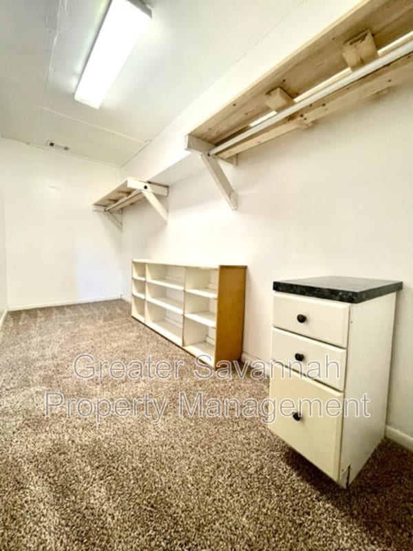 Building Photo - 637 E 39th St