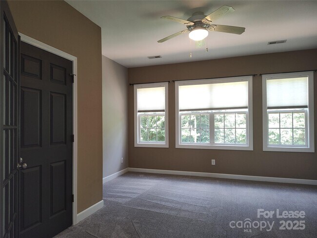 Building Photo - 9009 Hammersley Dr