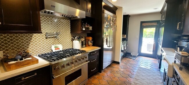 Building Photo - Midtown Ventura 3+2 Single Family Home $52...
