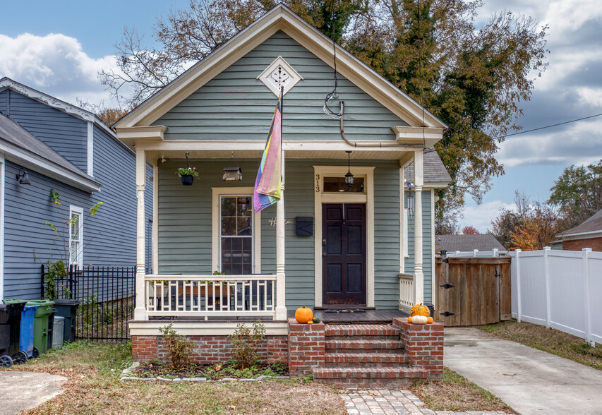 Building Photo - 313 7th St