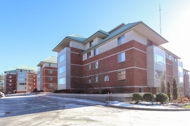 Building Photo - 183 Oak St