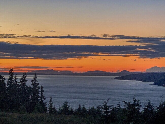 Building Photo - 3355 Saratoga Rd