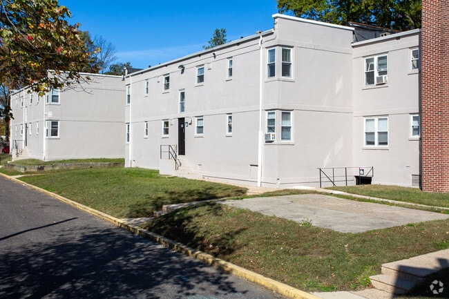 Building Photo - Westwood Court Apartments