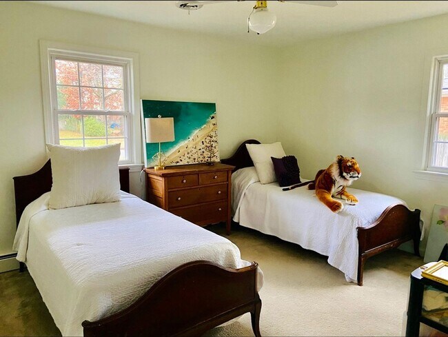 Building Photo - 3BD/ 2BA Brick Ranch in Lakeview Smith Terrace! Gorgeous Private Back Yard! Available NOW!