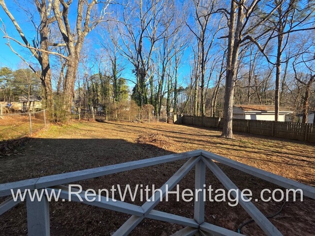 Building Photo - Amazing 3 Bedroom/ 2 Bath Home / Spacious Livingroom /  Flex Room / 1/2 Acre / Fenced Yard / Grea...