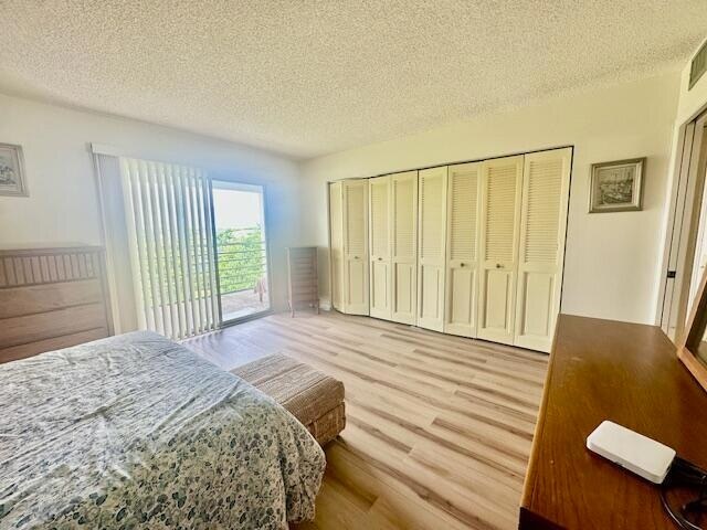 Building Photo - 4014 Newcastle A