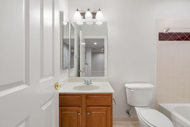 Building Photo - Stunning 4 level detached home close to the Mosaic District in Fairfax!
