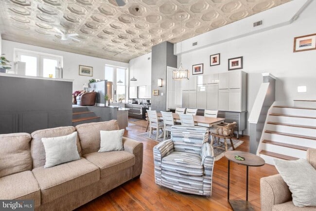 Building Photo - 809 Caroline St