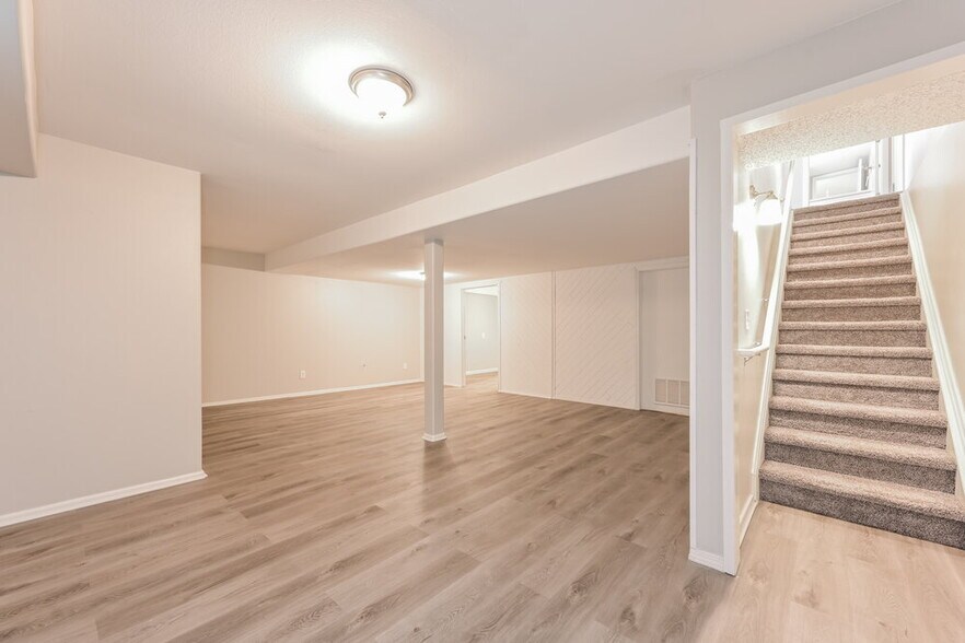 Building Photo - 9711 Iris St