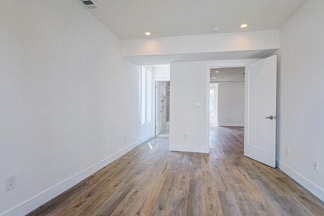 Building Photo - 5932 Lemp Ave