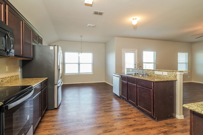 Building Photo - 300 Windmill Ct