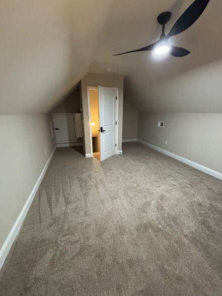 Building Photo - 229 Carriage Gate Dr