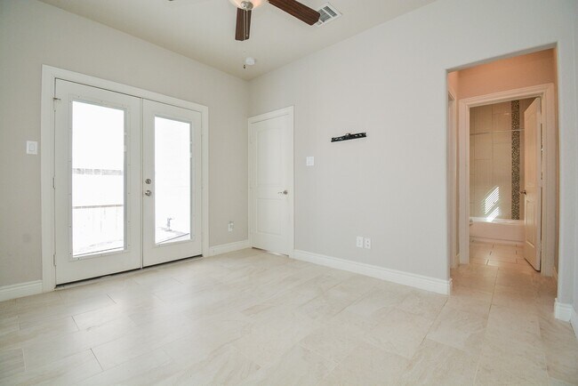 Building Photo - 1610 Parker St