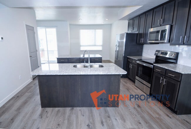 Building Photo - 1042 W 430 S