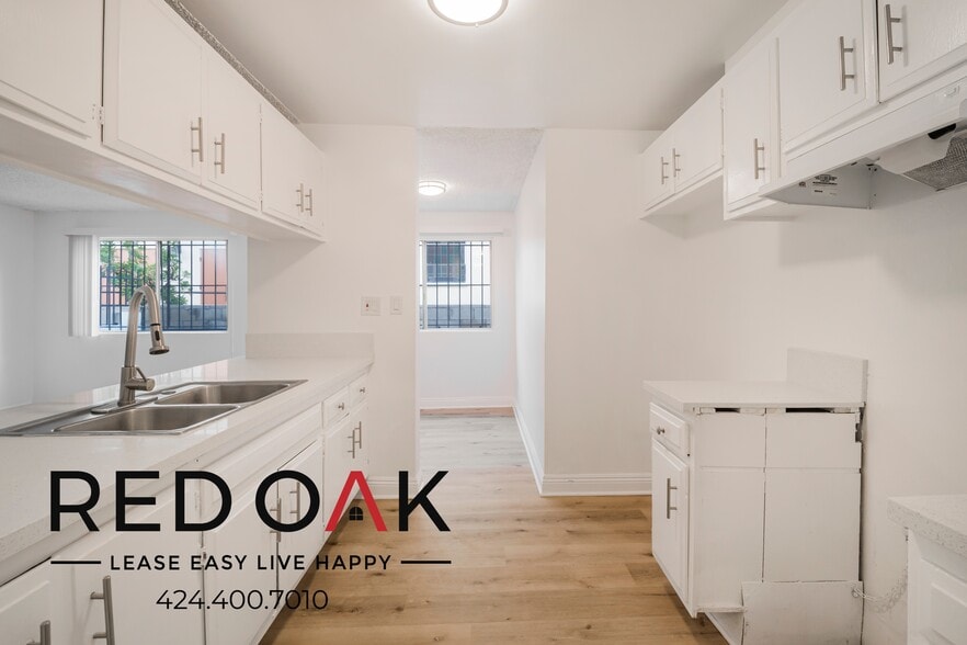 Building Photo - 1500 S Gramercy Pl