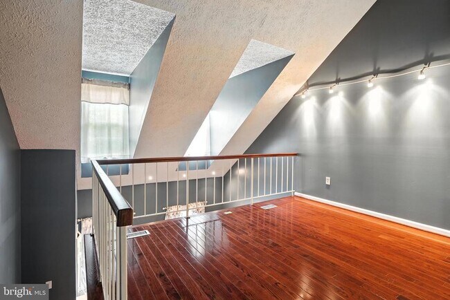 Building Photo - 12863 Mill Brook Ct