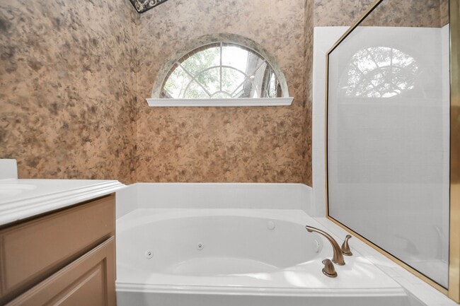 Building Photo - 39 Wild Meadow Ct