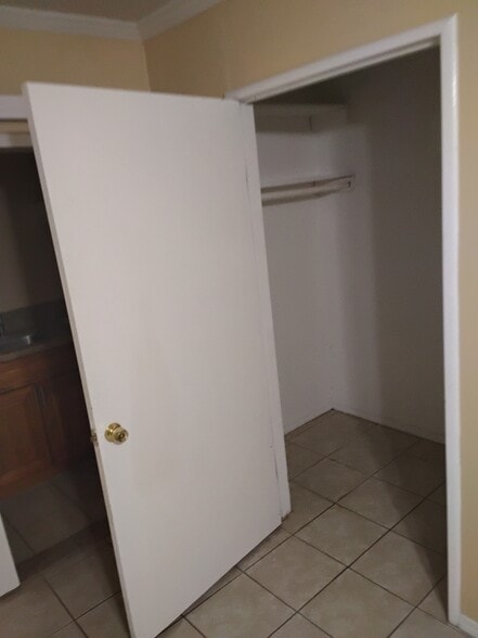 Building Photo - 9818 Hallwood Dr