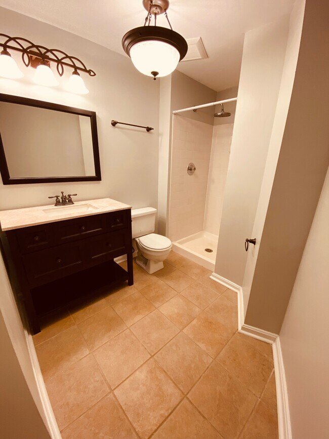 Building Photo - 6215 Cool Valley Ct