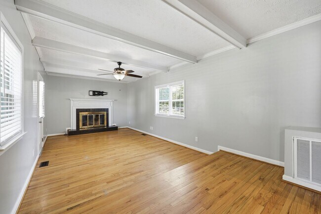 Building Photo - Modern Updates in this Classic 3bedroom/2.5 Bath Home in Erwin