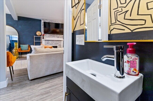 Building Photo - 40 S Richardson Ave